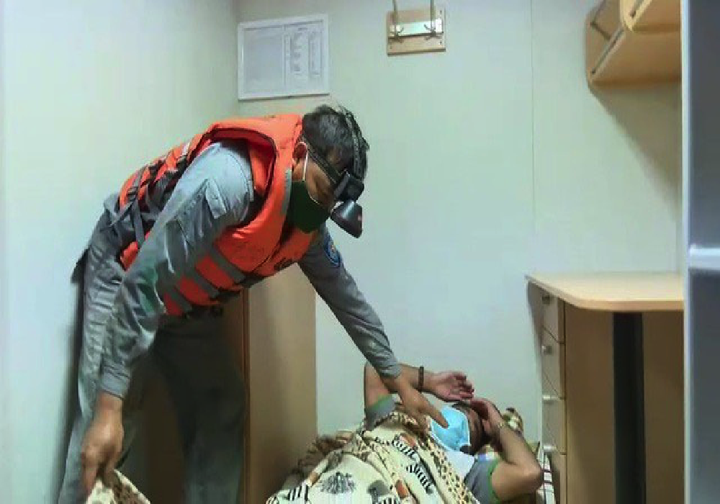 Ba ngư dân được cứu trong vụ chìm tàu: Đau đớn, bất lực nhìn anh em chìm dần - 2