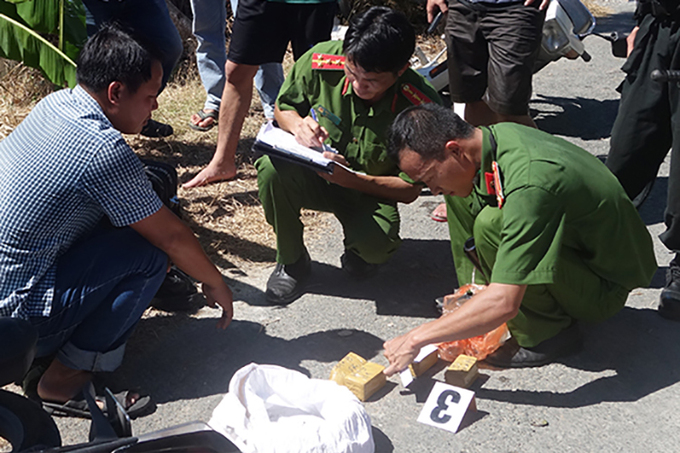 Cuộc vây bắt nghẹt thở nhóm người chở 51kg vàng lậu vào Việt Nam - 3