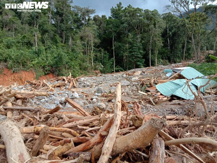 Quảng Nam đề nghị tiếp tế lương thực qua đường hàng không cho 3.000 hộ bị cô lập - 2