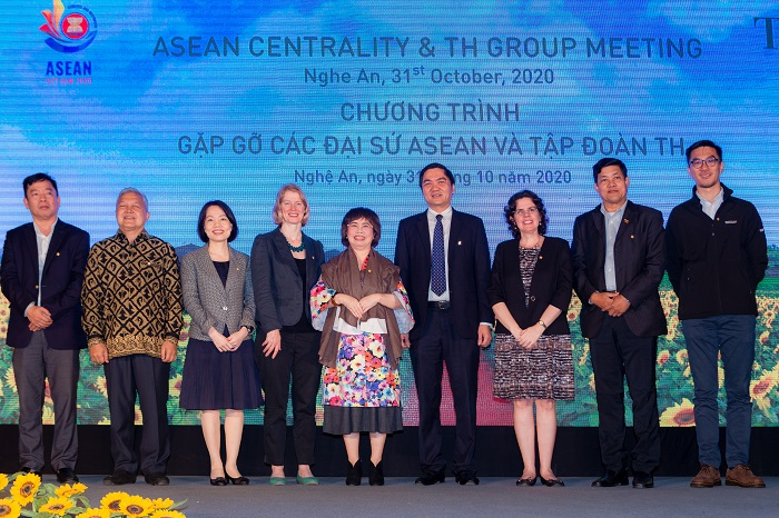 Gặp gỡ các đại sứ ASEAN tại 'thủ phủ bò sữa' của TH tại Nghĩa Đàn, Nghệ An - 1