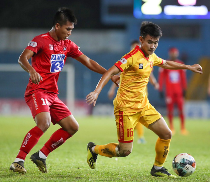 Cuộc chiến trụ hạng: Nam Định hay Quảng Nam phải chia tay V-League? - 3