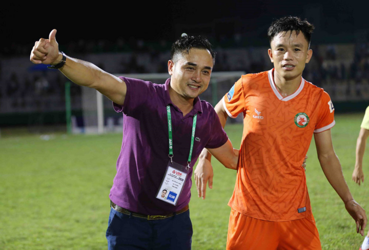 HLV Nguyễn Đức Thắng đưa Bình Định trở lại V-League sau 12 năm - 3