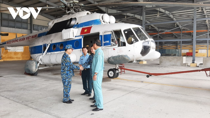 Quảng Nam: Cận cảnh trực thăng đưa hàng tiếp tế tới vùng cô lập ở Phước Sơn - 3