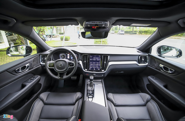  Với 1,7 tỷ đồng, chọn Volvo S60 R-Design hay Mercedes-Benz C 200? - 3