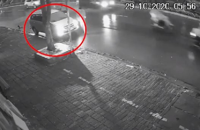 Truy tìm người lái ô tô tông chết cụ bà rồi bỏ trốn - 1