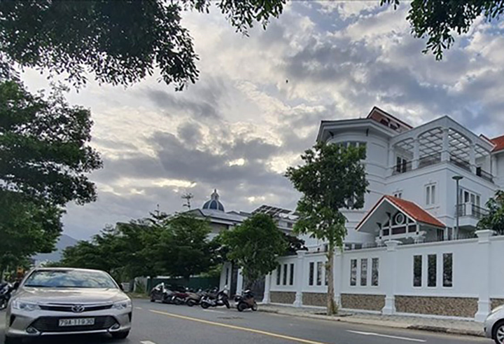 Kẻ lạ vào nhà tấn công, nguyên Bí thư Thành uỷ Nha Trang nhập viện - 1