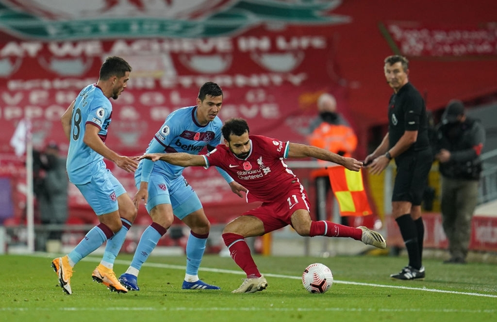 Kết quả Ngoại hạng Anh: Liverpool vất vả hạ West Ham, tạm chiếm ngôi đầu - 1