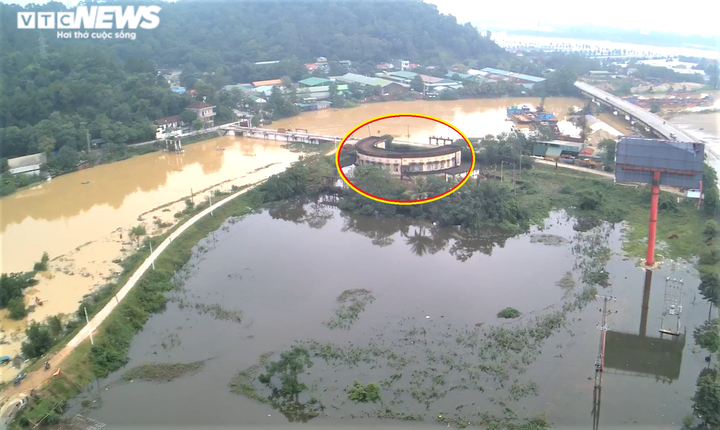 Ảnh: Nghịch lý trạm bơm khổng lồ 'đắp chiếu' nhiều năm, nhà dân vẫn ngập gần 2m - 10