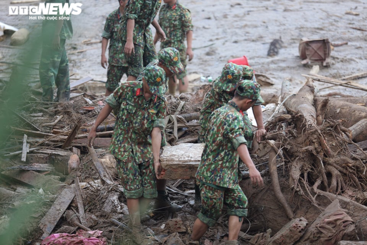 Ảnh: Ám ảnh những đồ vật còn sót lại sau vụ sạt lở kinh hoàng ở Trà Leng - 13