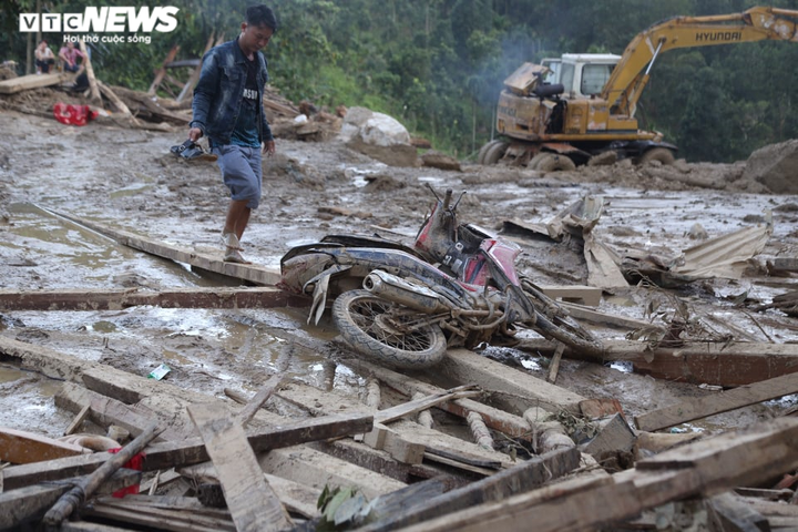 Ảnh: Ám ảnh những đồ vật còn sót lại sau vụ sạt lở kinh hoàng ở Trà Leng - 7