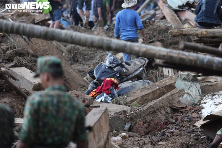 Ảnh: Ám ảnh những đồ vật còn sót lại sau vụ sạt lở kinh hoàng ở Trà Leng - 10