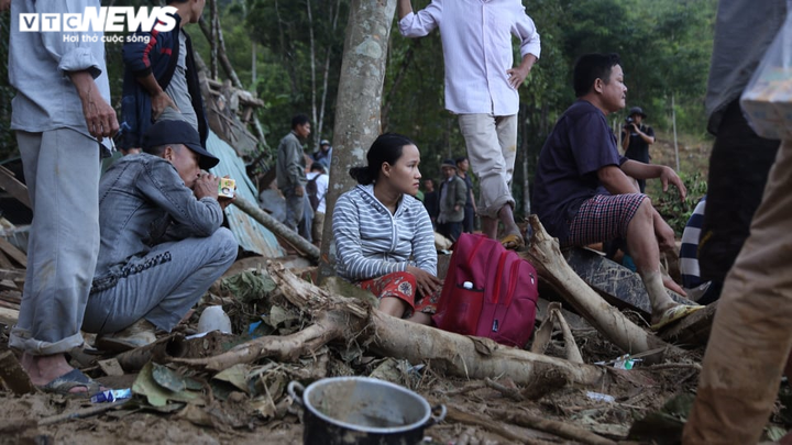 Ảnh: Ám ảnh những đồ vật còn sót lại sau vụ sạt lở kinh hoàng ở Trà Leng - 11