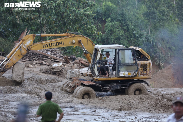 Ảnh: Ám ảnh những đồ vật còn sót lại sau vụ sạt lở kinh hoàng ở Trà Leng - 1