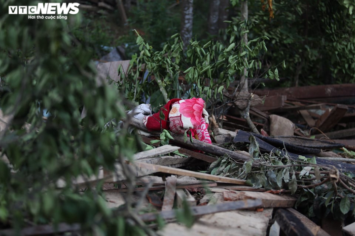 Ảnh: Ám ảnh những đồ vật còn sót lại sau vụ sạt lở kinh hoàng ở Trà Leng - 5