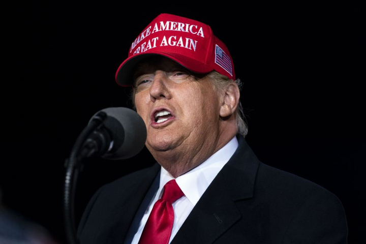 FBI điều tra người bao vây xe chiến dịch của Biden, Trump phàn nàn - 1