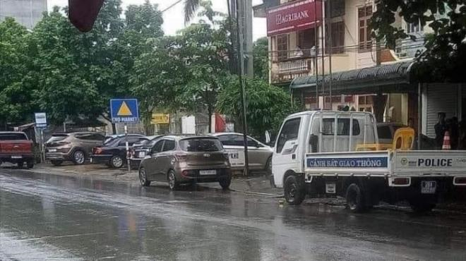 Bắt giữ nghi phạm cầm súng cướp ngân hàng ở Hòa Bình - 1