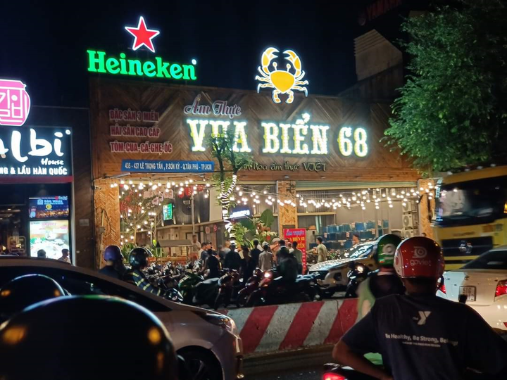 Hỗn chiến kinh hoàng trong quán nhậu, nhiều người bị thương - 1