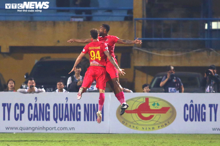 Trực tiếp Hà Nội FC 4-2 Sài Gòn FC: Tấn Trường mắc lỗi - 4