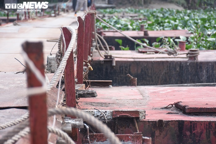 Cầu phao xuống cấp trầm trọng, người dân Hải Dương vẫn phải liều mình đi qua - 2