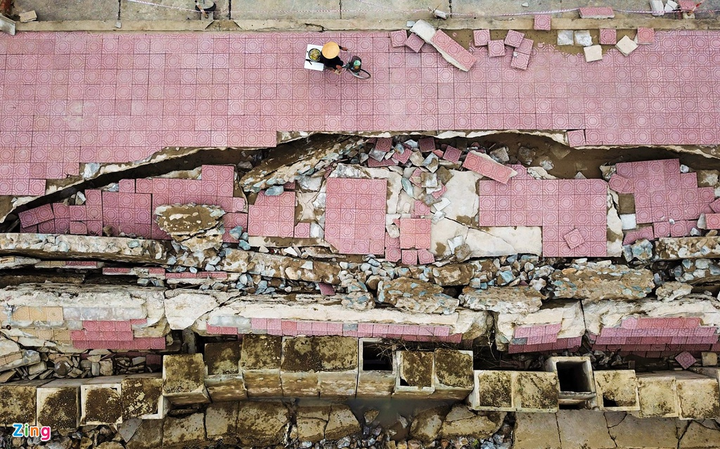 Kè biển Cửa Lò vỡ nát, gãy sụp sau bão số 9 - 2