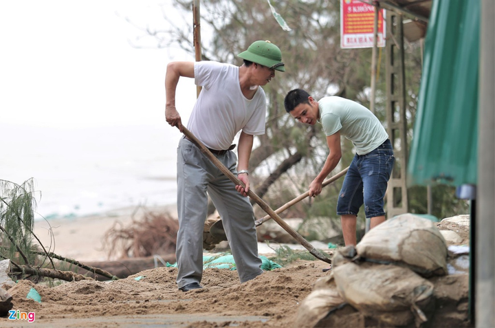 Kè biển Cửa Lò vỡ nát, gãy sụp sau bão số 9 - 12
