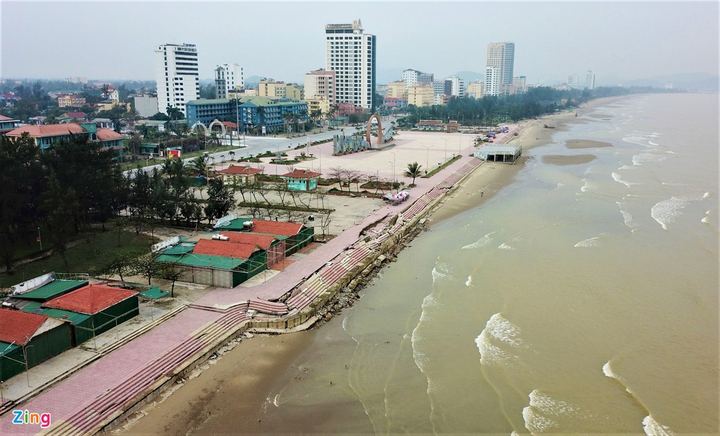 Kè biển Cửa Lò vỡ nát, gãy sụp sau bão số 9 - 3