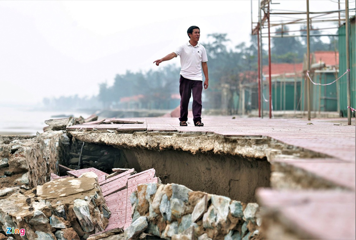 Kè biển Cửa Lò vỡ nát, gãy sụp sau bão số 9 - 9