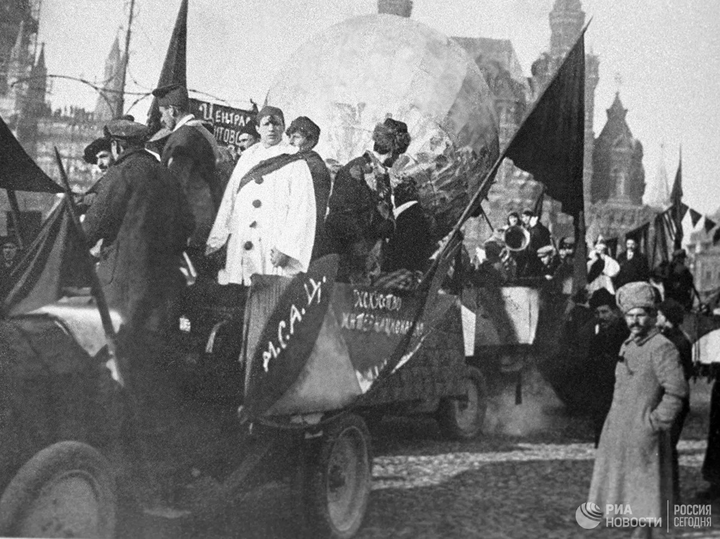 Ảnh hiếm về lễ kỷ niệm đầu tiên sau Cách mạng Tháng Mười thắng lợi - 5