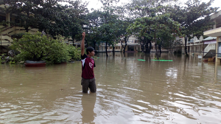Mưa lớn kéo dài, 1.000 ngôi nhà bị ngập nặng ở tỉnh Bình Định - 1
