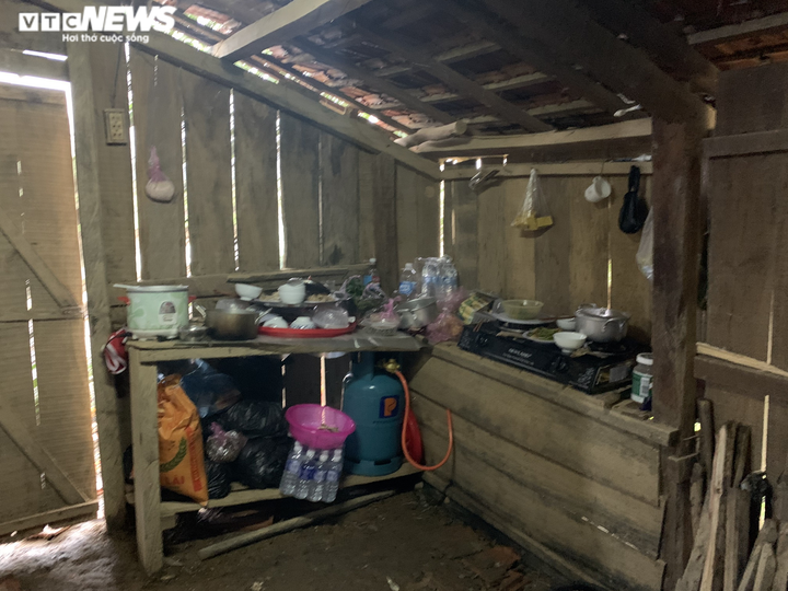 Hết chạy lũ thì chồng chết vì ung thư, người vợ tuyệt vọng không tiền mai táng - 5