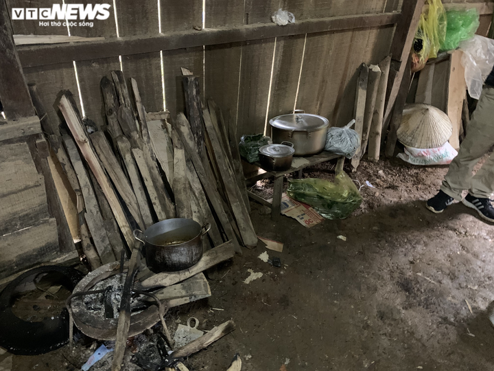 Hết chạy lũ thì chồng chết vì ung thư, người vợ tuyệt vọng không tiền mai táng - 6