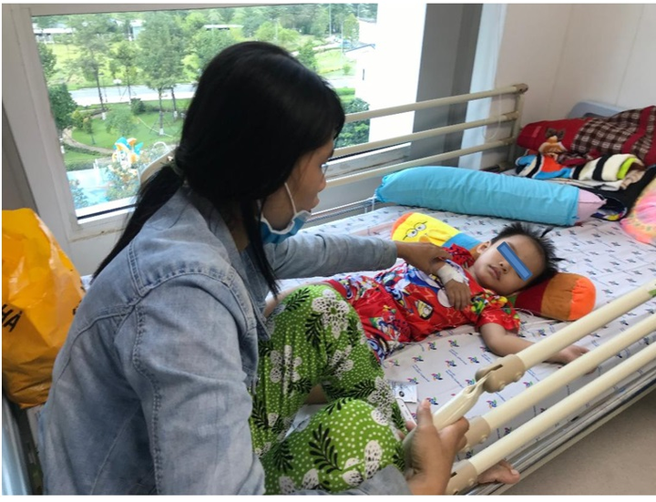 Cứu sống bé trai 3 tuổi ở miền Tây uống nhầm hoá chất - 2