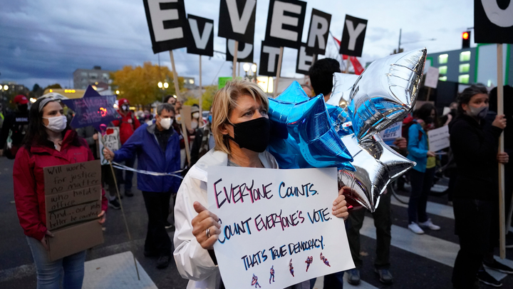 Người ủng hộ Trump – Biden biểu tình trên khắp nước Mỹ - 2