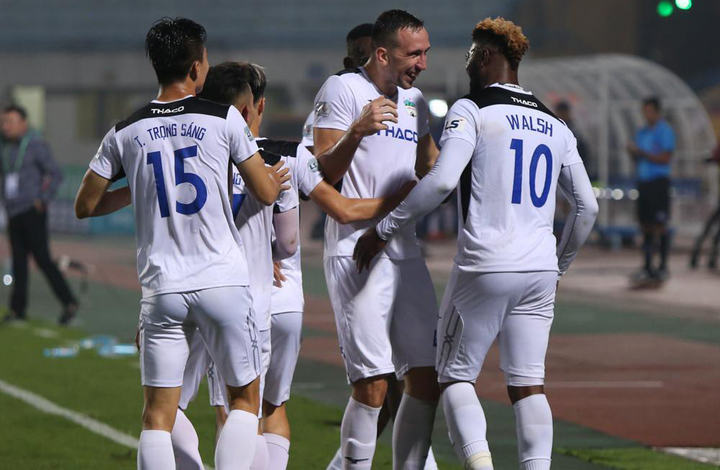 HLV Kiatisak đau đầu vá hàng thủ kém nhất V-League của HAGL - 3