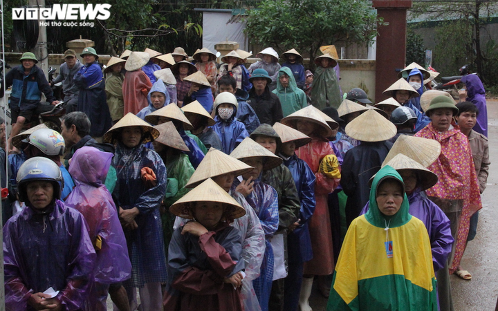 Báo VTC News trao quà của độc giả ủng hộ đồng bào miền Trung ruột thịt - 4