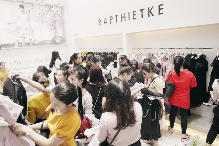 Đầu đông, xuống phố thanh lịch với BST Season 125 từ Thời trang R Ậ P - 3