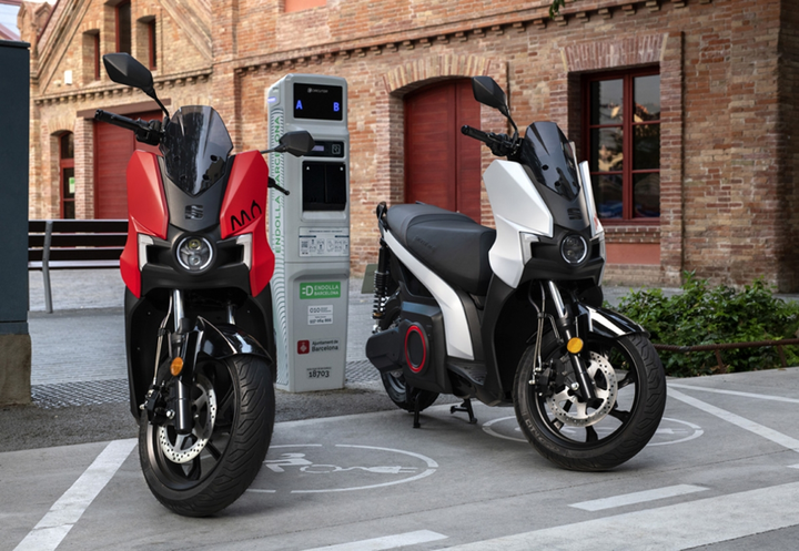 Seat cho ra mắt xe máy điện giá bằng nửa ô tô cỡ nhỏ - 1