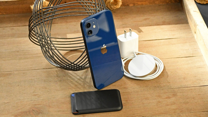 Cách chọn sạc cho điện thoại iPhone 12 - 1