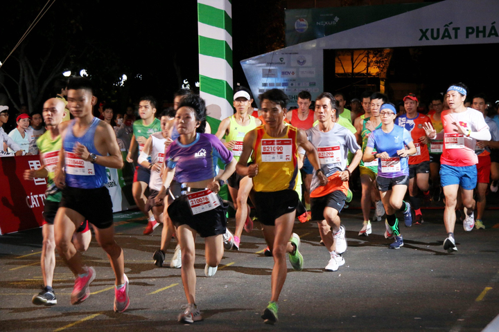Bí thư Hậu Giang cùng 7.200 vận động viên chạy marathon ‘chống biến đổi khí hậu’ - 1