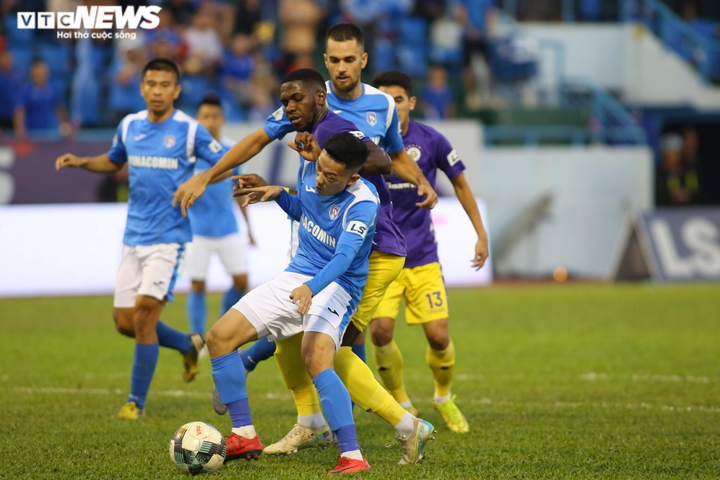 Trực tiếp Than Quảng Ninh 0-4 Hà Nội FC: Quang Hải, Văn Quyết ghi bàn - 1