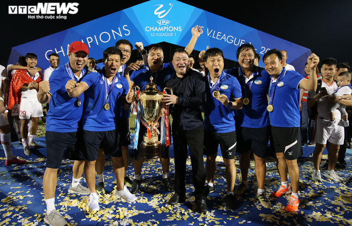 HLV Trương Việt Hoàng vô địch V-League: Sau cay đắng là tột đỉnh vinh quang - 2