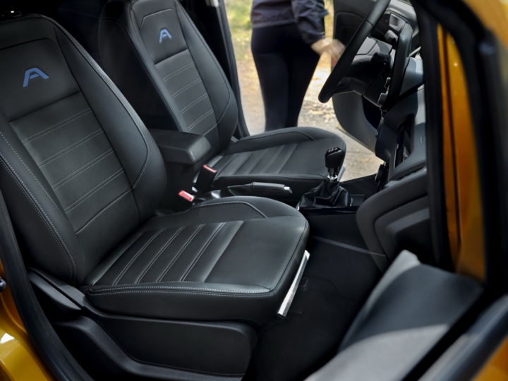 Ford EcoSport Active 2021 ra mắt, giá từ 28.248 USD - 4