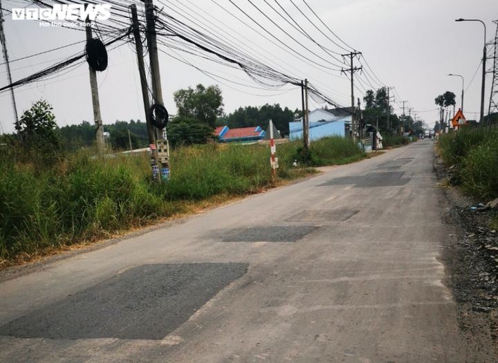 Con đường 2km, có gần 100 'hố tử thần' ở Đồng Nai: Địa phương đã sửa chữa đường - 2