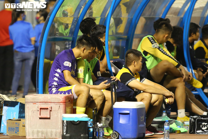 Sốt ruột ngóng tin Viettel sảy chân, Hà Nội FC tột cùng thất vọng - 11