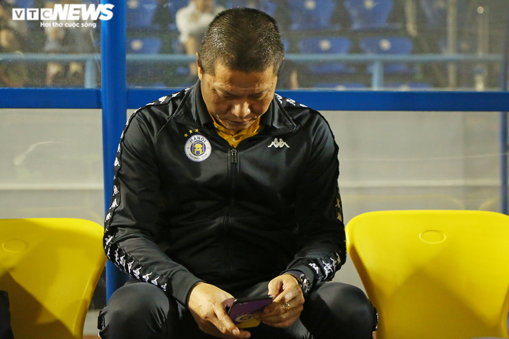 Sốt ruột ngóng tin Viettel sảy chân, Hà Nội FC tột cùng thất vọng - 15