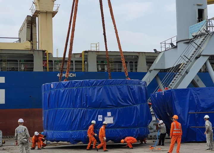 Cận cảnh xếp dỡ robot đào hầm metro Nhổn - ga Hà Nội tại cảng Hải Phòng - 4