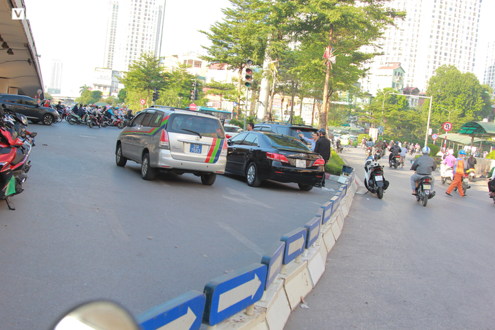 Ảnh: Cảnh đối lập ở Vành đai 2 đoạn Ngã Tư Vọng - Ngã Tư Sở ngày thông xe - 10