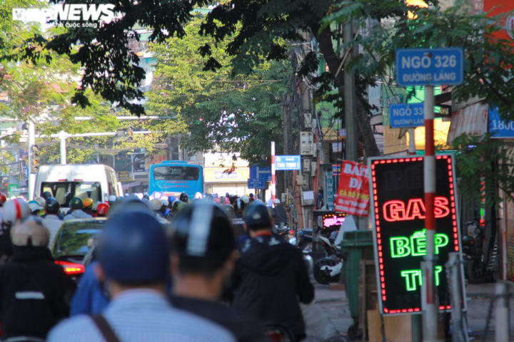 Ảnh: Cảnh đối lập ở Vành đai 2 đoạn Ngã Tư Vọng - Ngã Tư Sở ngày thông xe - 13