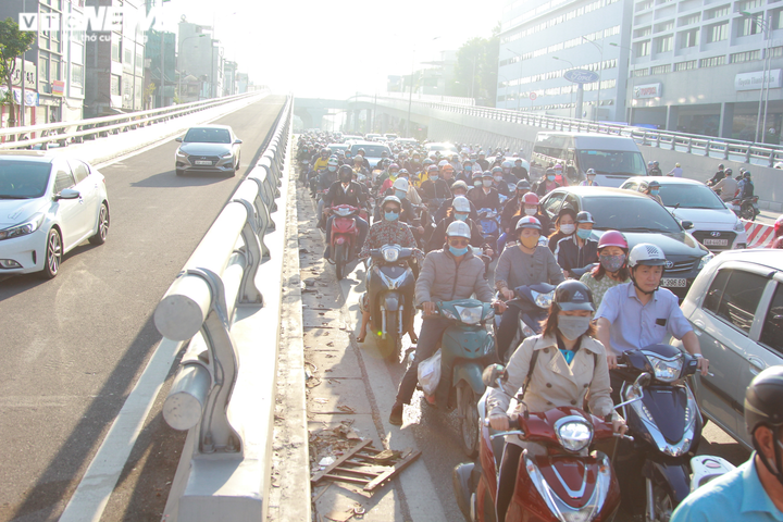 Ảnh: Cảnh đối lập ở Vành đai 2 đoạn Ngã Tư Vọng - Ngã Tư Sở ngày thông xe - 8