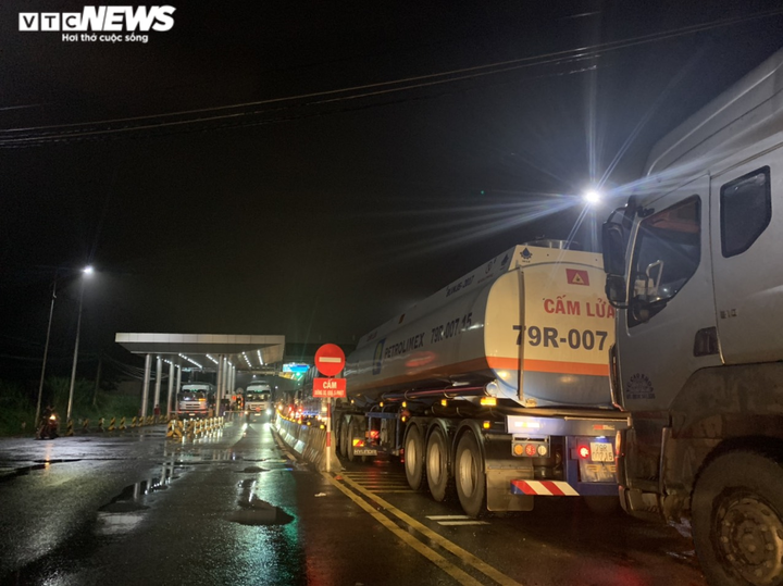 Đắk Lắk: Tài xế mang ô tô chặn trạm thu phí - 7